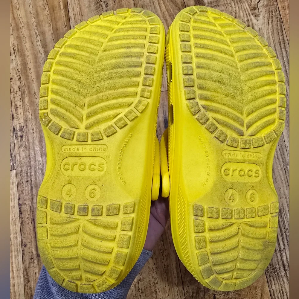 CROCS  Bright Yellow Clogs - Picture 6 of 6
